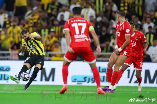 重逢! 吉达联合官方:本泽马将赴马德里检查伤情